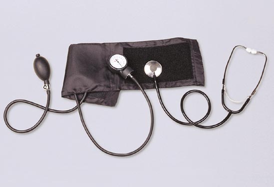 Auscultatory method aneroid sphygmomanometer with stethoscope
